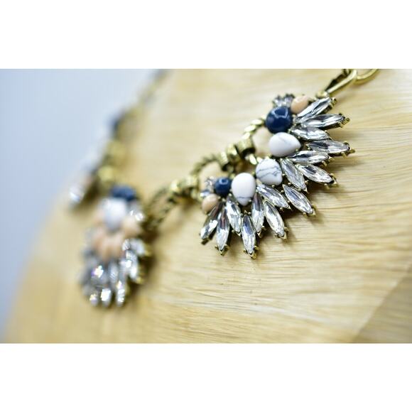 Chloe + Isabel Statement Necklace Collar Crystal Sparkling Blue White Jewels Bn7 - Picture 5 of 12